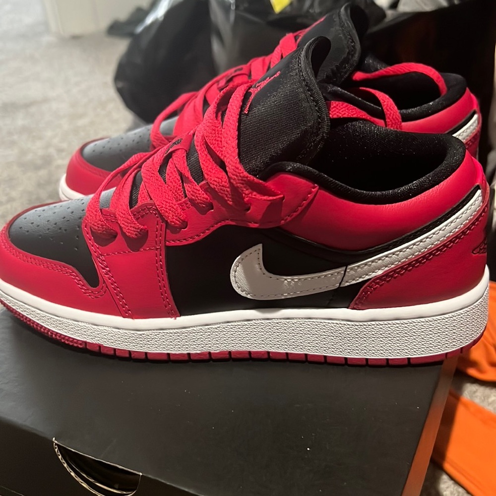 Jordan Low Top Sneakers Red Black White